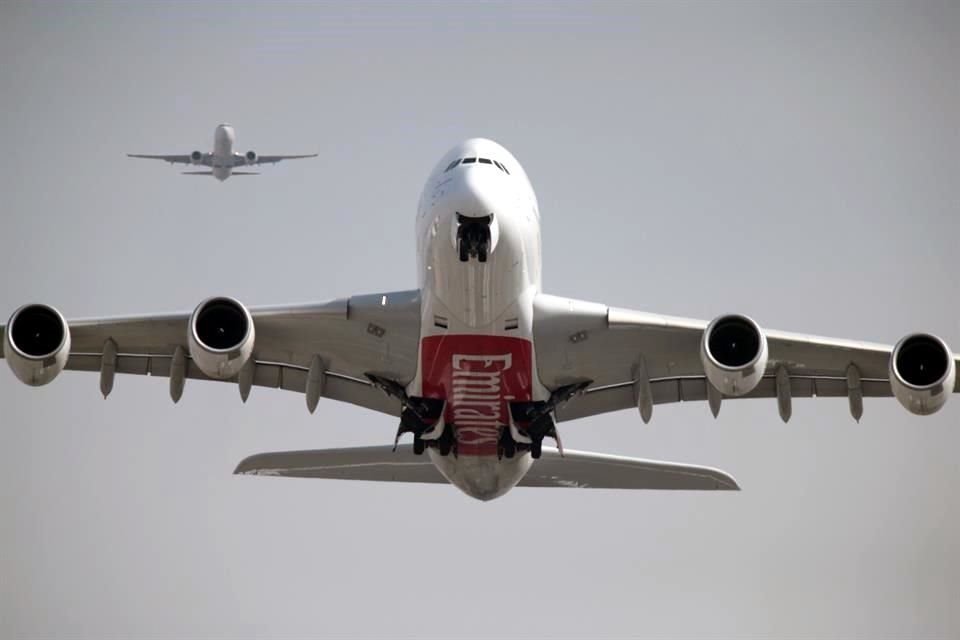 Advierten que operación de Emirates pone en peligro' las fuentes de sustento de los trabajadores mexicanos de la aviación.