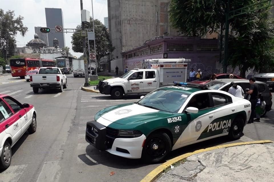 Una mujer fue llevada al hospital después de ser apuñalada con un arma punzocortante, en la Colonia Guerrero, en Cuauhtémoc.
