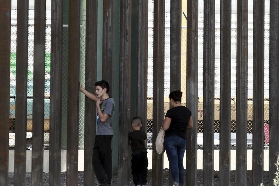 EU anunció que ampliará una medida que obliga a los solicitantes de asilo a permanecer fuera del país y aguardar en ciudades de México.