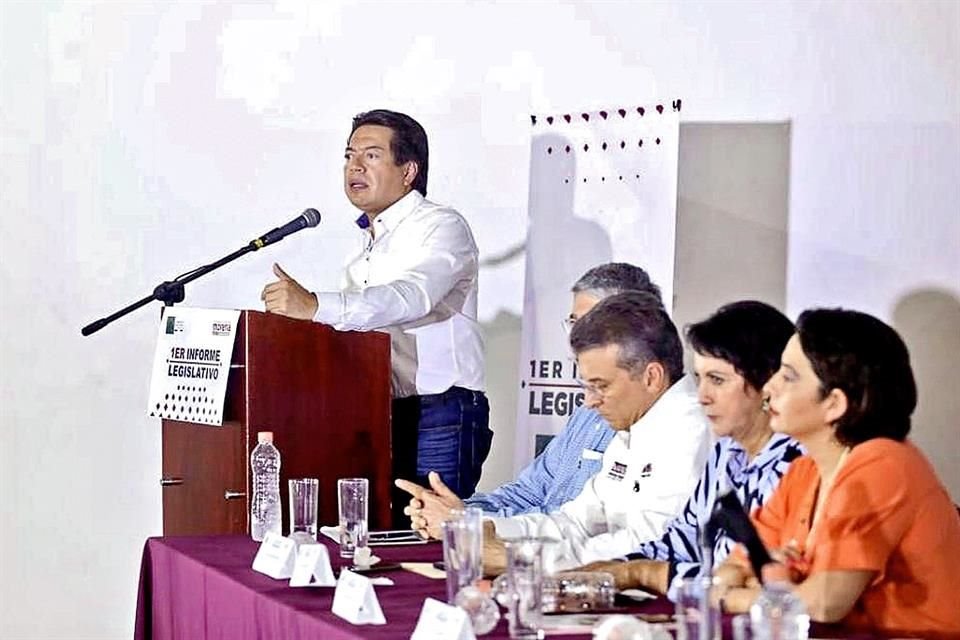 Mario Delgado, coordinador de los diputados de Morena, acompañó en Tabasco a los legisladores de su partido en el Primer Informe Legislativo.