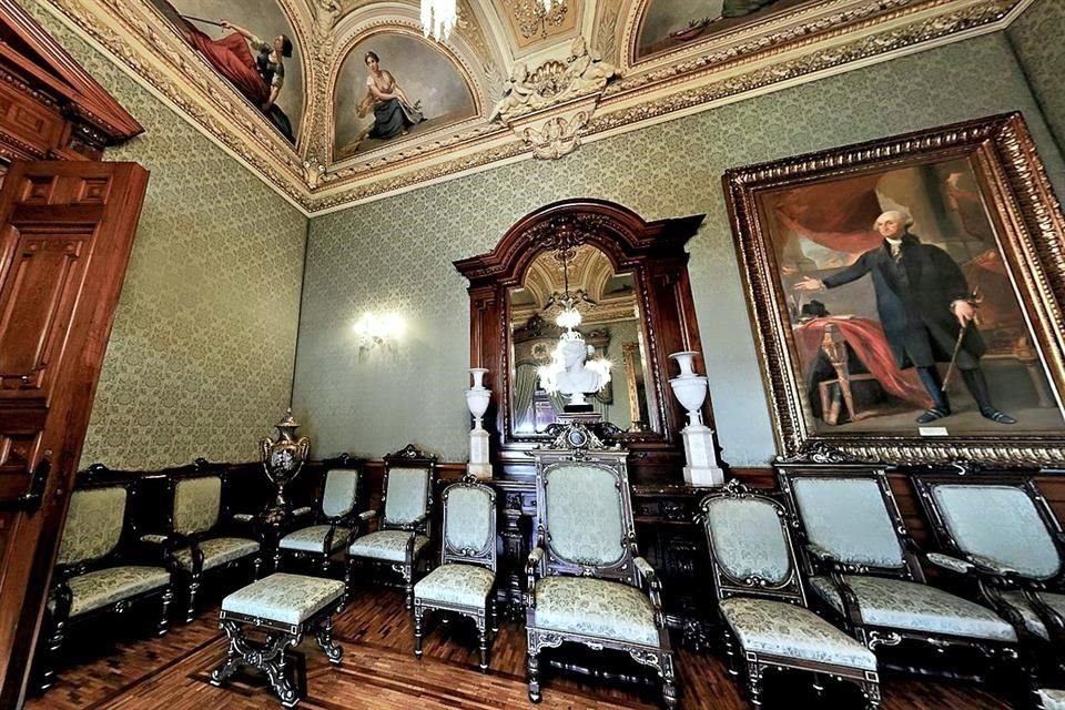 Salón Verde. Utilizado por Presidentes y Generales para deliberar acerca de situaciones difíciles en el País en los años posteriores a la Revolución.