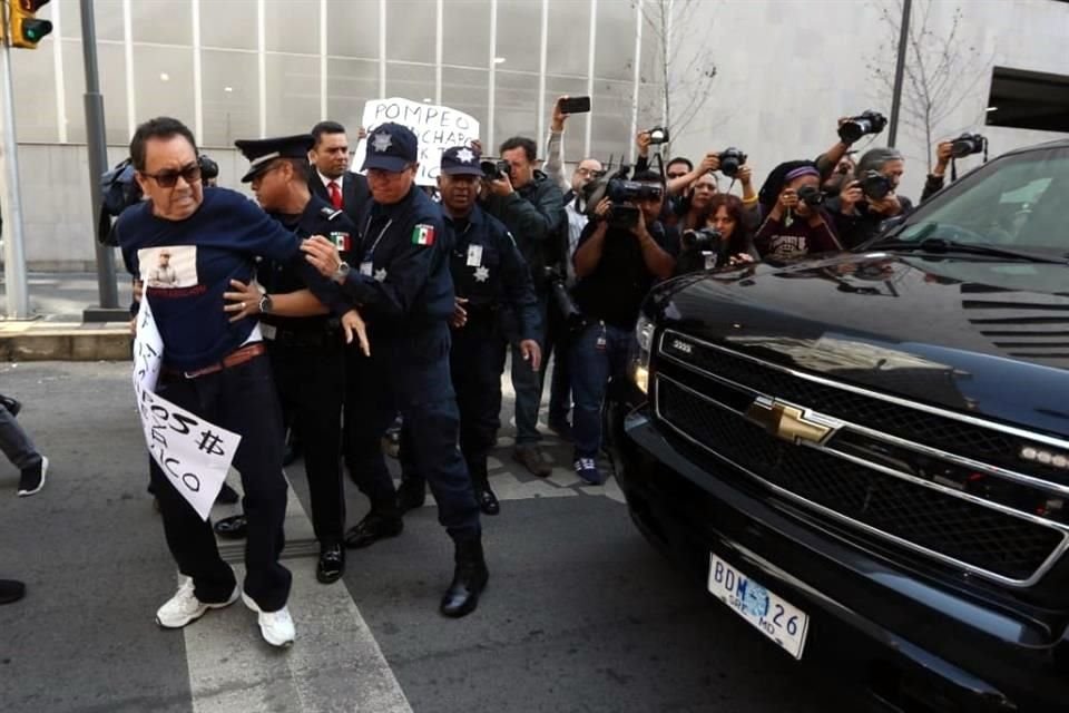José Luis González Meza, se resistió a los elementos de la Policía Federal que quitaron a los manifestantes del camino.