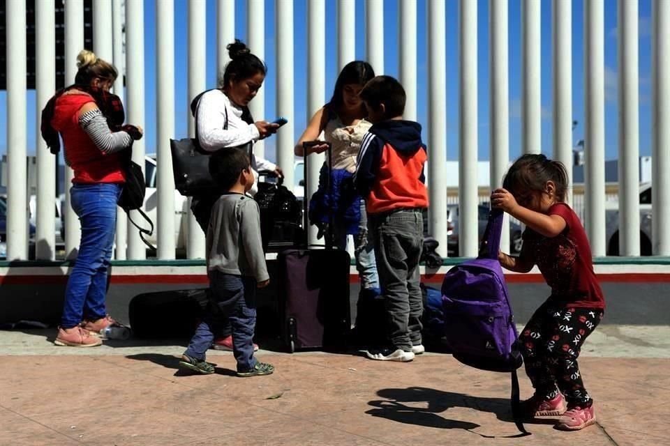 La Ssa prevé atender a a 65 mil migrantes que esperen en México su resolución de asilo en EU.