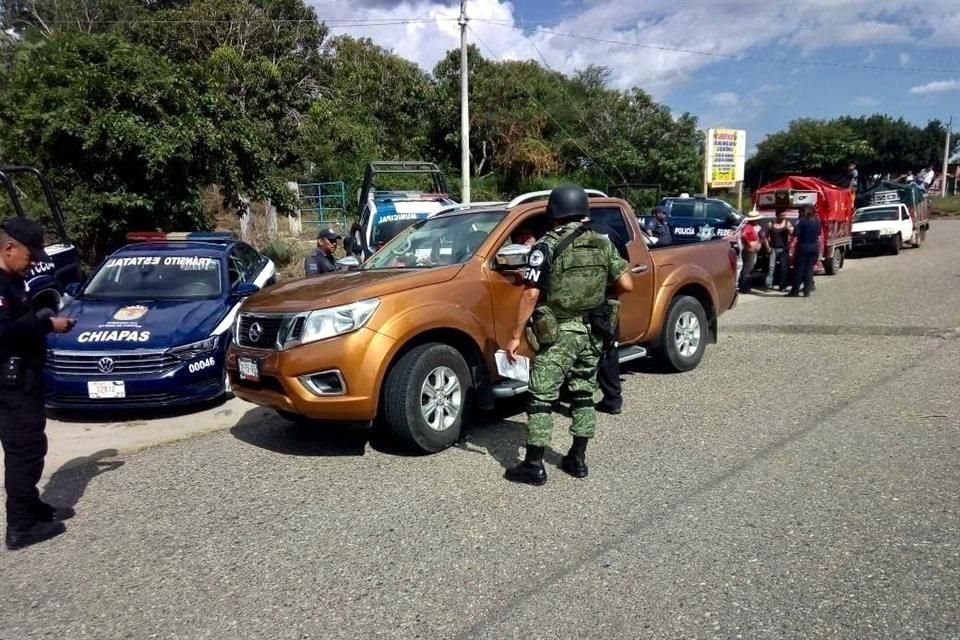 Elementos de la Guardia Nacional participan en el operativo para buscar a los 5 policías retenidos en Ocosingo, Chiapas.