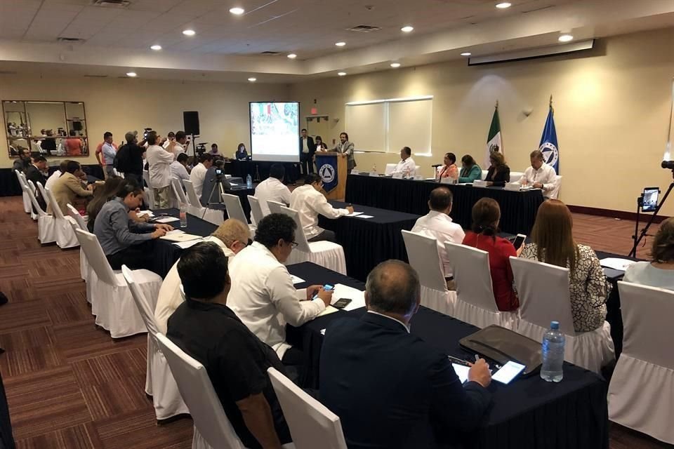 En el encuentro participan, legisladores de Mxico, autoridades de El Salvador y representantes del Parlacen, entre otros.