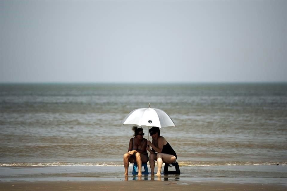 Bélgica registró la primera muerte directa durante una ola de calor récord: una mujer fue hallada muerta cerca de su casa en la playa.