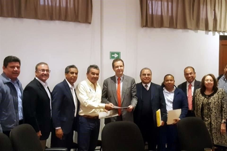Esta tarde, integrantes de la organización Maestros por México (MxM), tuvieron una reunión con el titular de la SEP, Esteban Moctezuma.