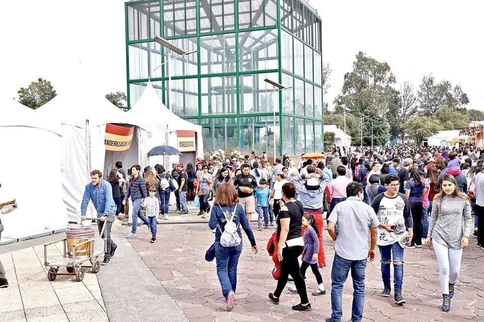 En el 2016 la feria se mudó al Parque Bicentenario durante 3 ediciones.