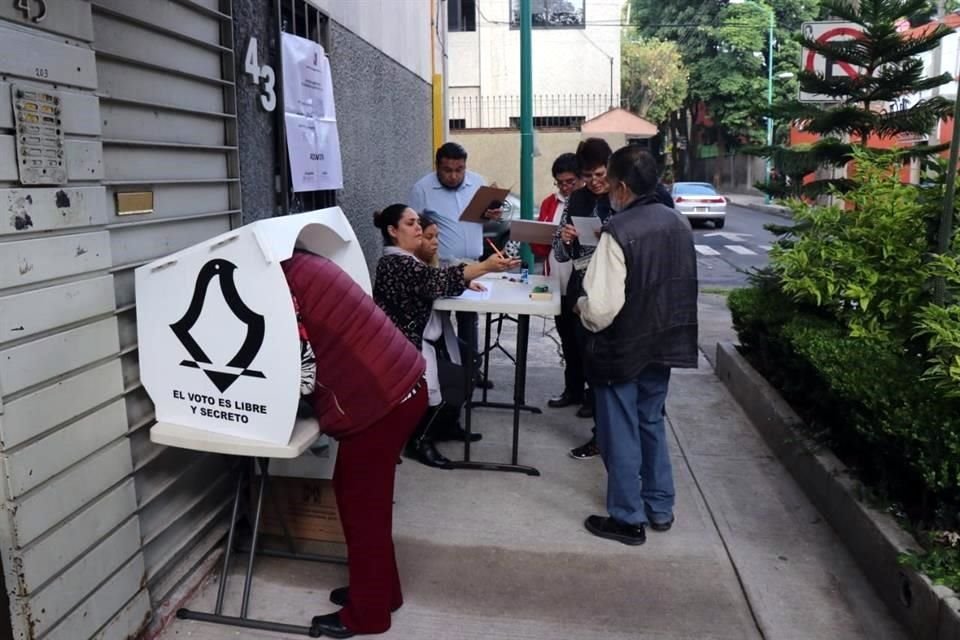 La votación en la casilla ubicada en la calle Carracci, en la Colonia San Juan, Alcaldía Benito Juárez.