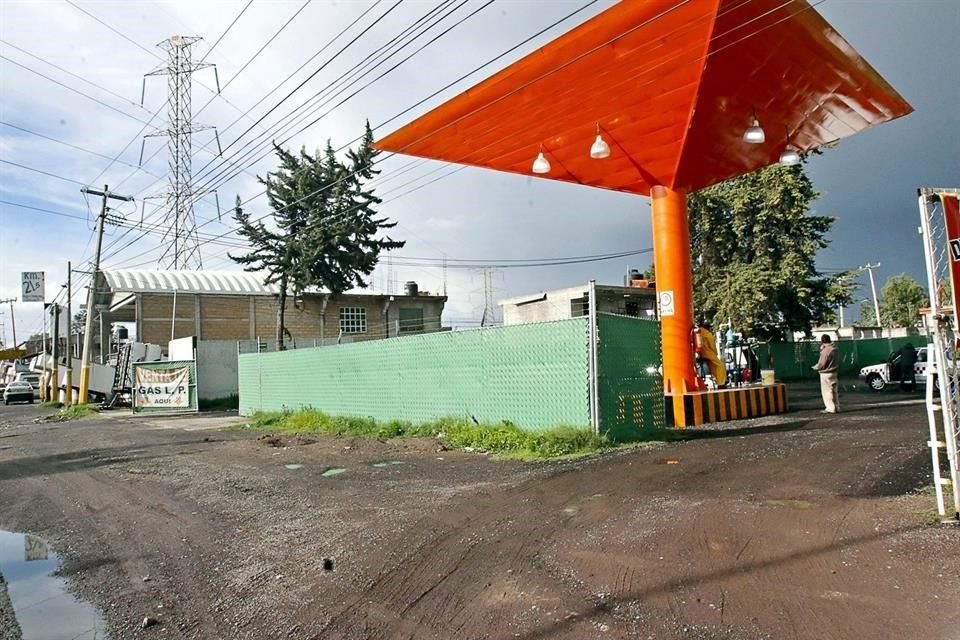 Comerciantes y gaseras denunciaron amenazas y violencia por parte de la red que controla la distribución del gas LP en Texcoco.