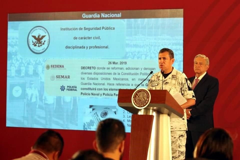 El General Rodríguez Bucio en conferencia en Palacio Nacional.