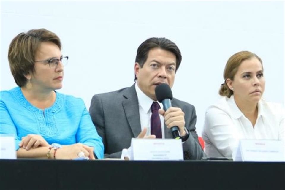 En una reunión con Alcaldes, el aspirante a la dirección nacional de Morena, aseguró que el País está cambiando y que una prueba es la detención de Robles.
