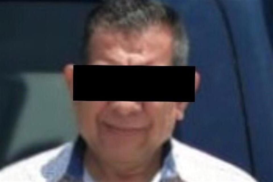 También fue detenido el Capitán en retiro Sergio Águila Luévanos, Director de Seguridad Pública del Ayuntamiento de Villa Corona, Jalisco.