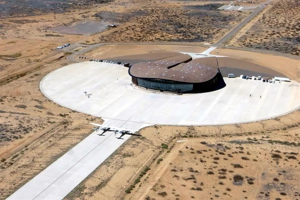 La empresa Virgin Galactic desveló en Nuevo México las instalaciones del Spaceport America, la puerta al espacio de los futuros vuelos comerciales.