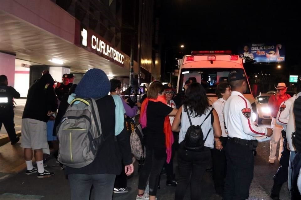 Al menos 5 personas resultaron heridas por golpes e intoxicadas con gas lacrimógeno durante una riña ocurrida esta noche dentro de la estación Cuauhtémoc