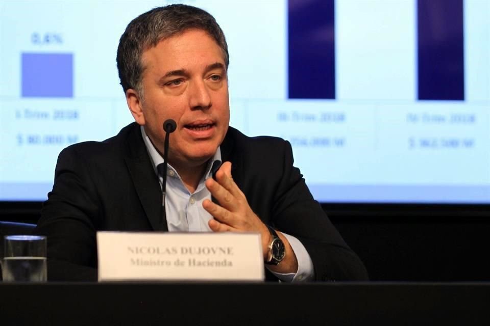 El Ministro de Hacienda y Finanzas de Argentina, Nicolás Dujovne presentó su renuncia en medio de la crisis económica del país.