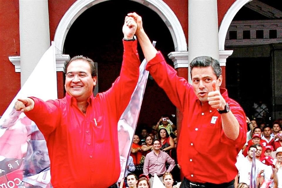 Enrique Peña Nieto en el cierre de campaña de Javier Duarte por la Gubernatura de Veracruz, el 26 de junio de 2010.