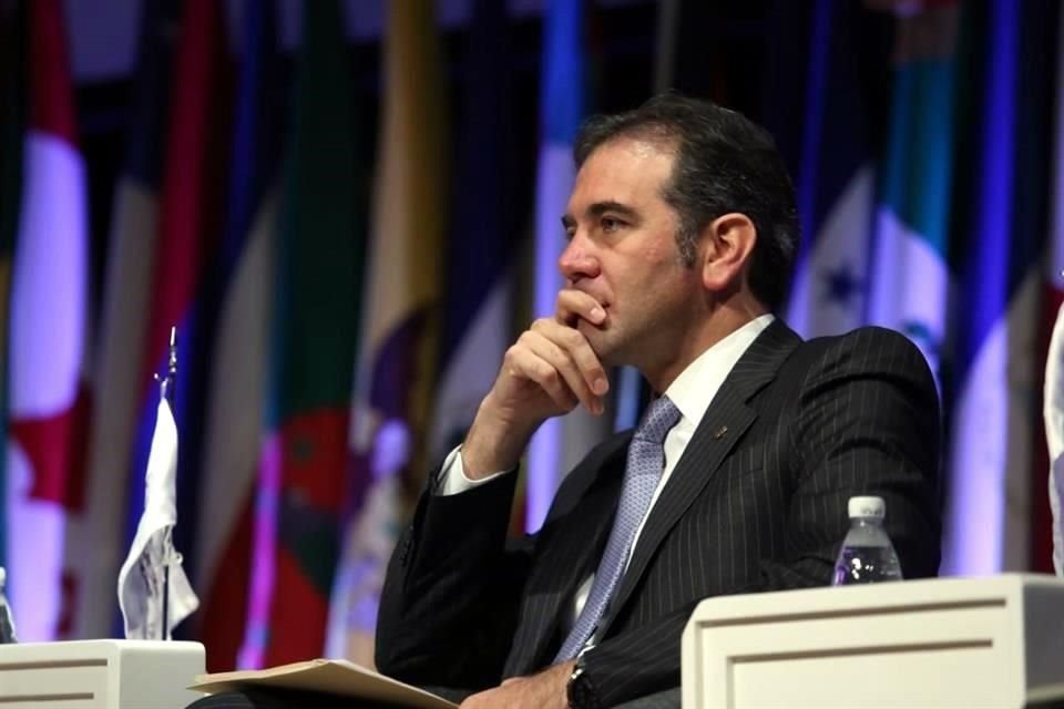 El presidente del INE, Lorenzo Córdova, participó en un congreso sobre organismos certificados en normas de calidad.