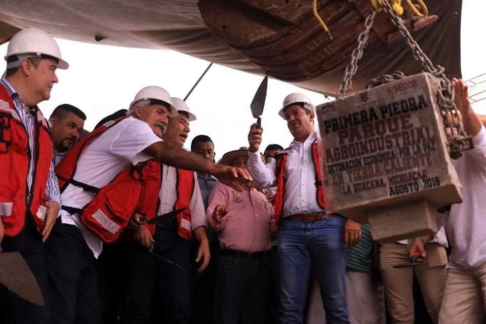 Hoy, el subsecretario de Gobernación, Ricardo Peralta encabezó el arranque obras de una planta agroindustrial, en el Municipio de La Huacana.