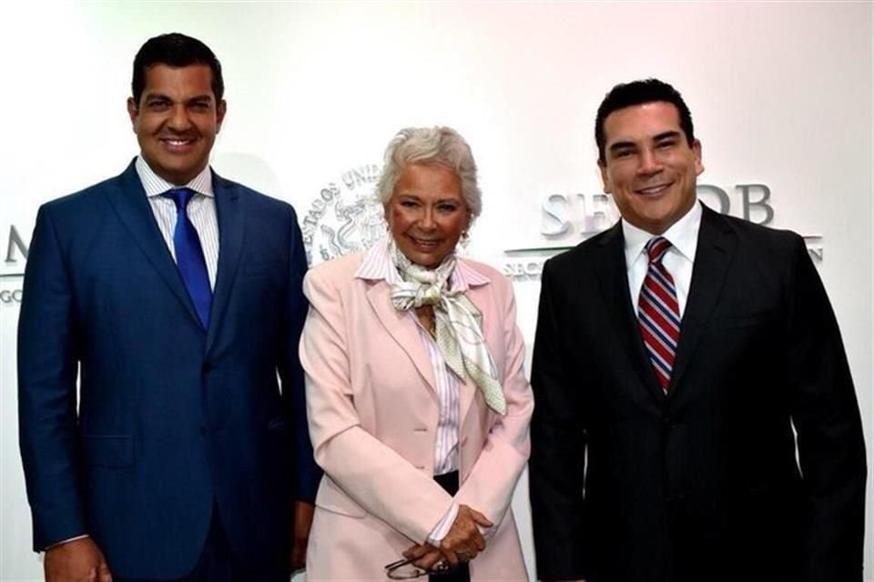 La Secretaria Sánchez Cordero con el subsecretario Peralta y el priista Moreno.