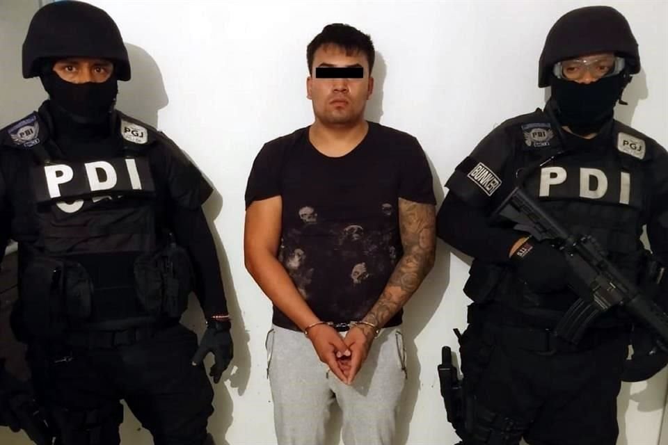 Carlos Ramón, de 25 años, fue aprehendido durante el cumplimiento a una orden de cateo en un inmueble de la la Alcaldía Tláhuac