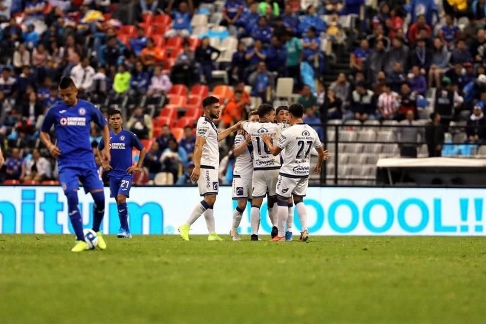 Puebla aprovechó el mal juego de Cruz Azul.