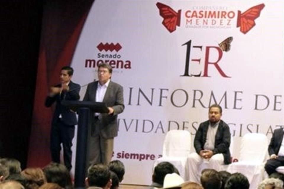 El senador Monreal acudió a Michoacán al informe de  Casimiro Méndez.