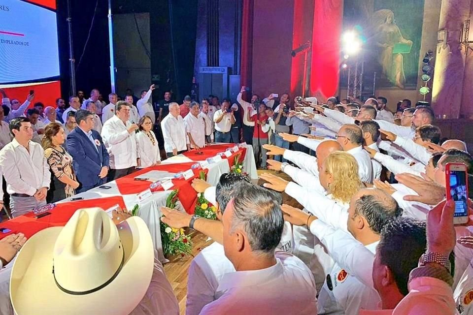 El líder sindical Pedro Haces tomó protesta a integrantes de la Confederación Autónoma de Trabajadores y Empleados en Coahuila.