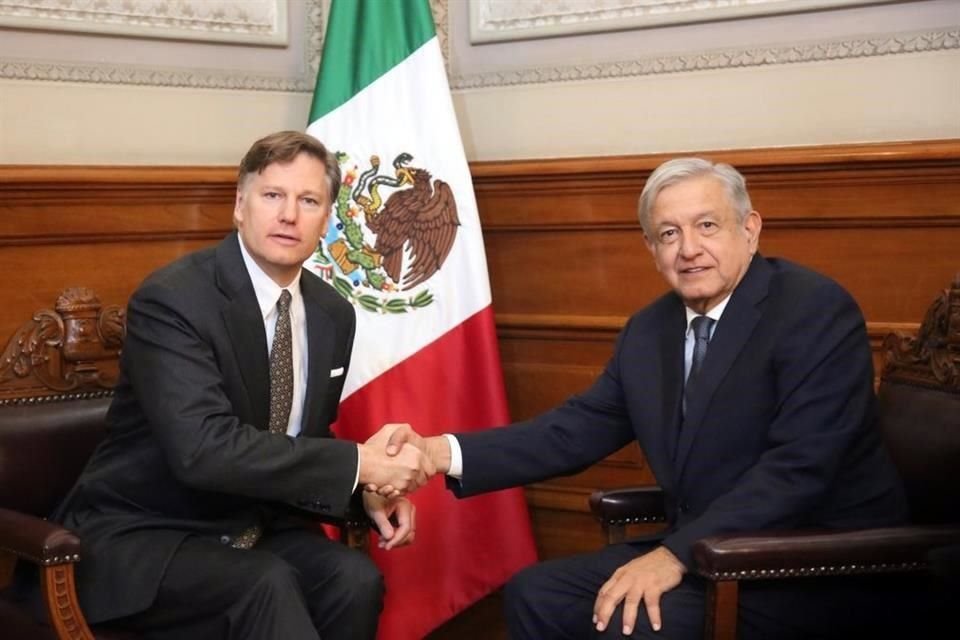 Landau entregó a AMLO sus cartas credenciales como Embajador de EU en México.