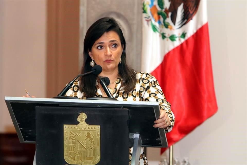 Margarita Ríos-Farjat, jefa del SAT, afirmó que la simulación de operaciones afecta a las arcas del Gobierno.