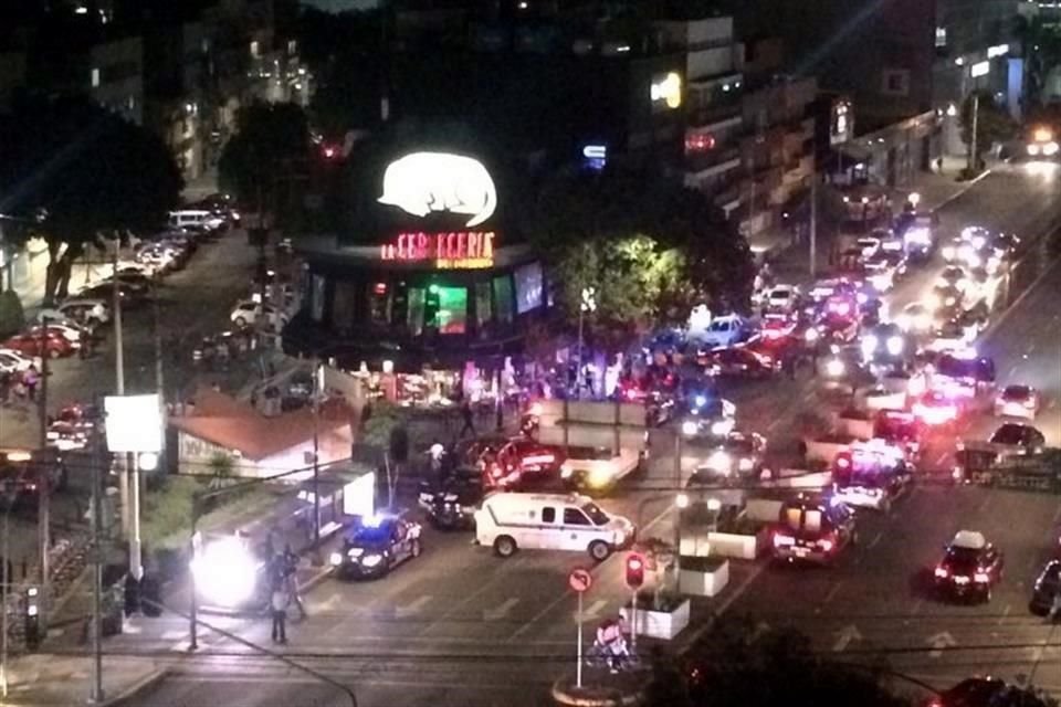 Un ataque a balazos dejó al menos 2 personas heridad en una cervecería en Av. Universidad y Pilares, en la Colonia Del Valle.