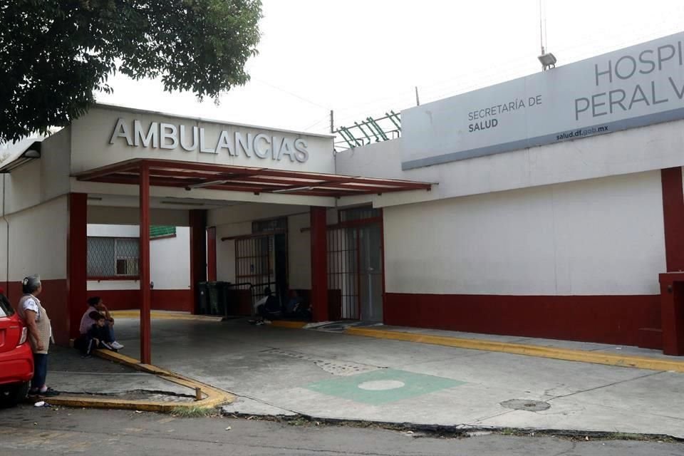 Empleados encontraron a la recin nacida an con la placenta en el lugar, la cual fue trasladada en una ambulancia al Hospital Peditrico Peralvillo.