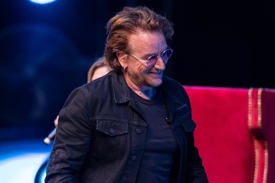 El líder de U2 hizo un llamado para que todos los mexicanos sean partícipes del cambio que esperan ver.