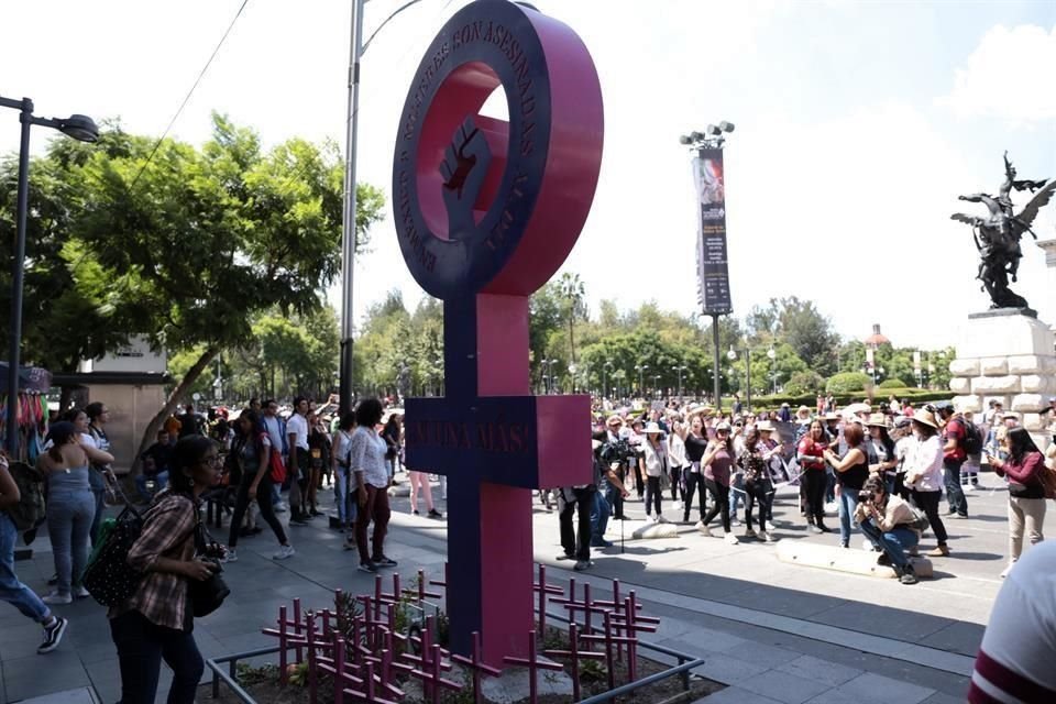 Marcha de mujeres y familiares víctimas de feminicidio en la Ciudad de México.