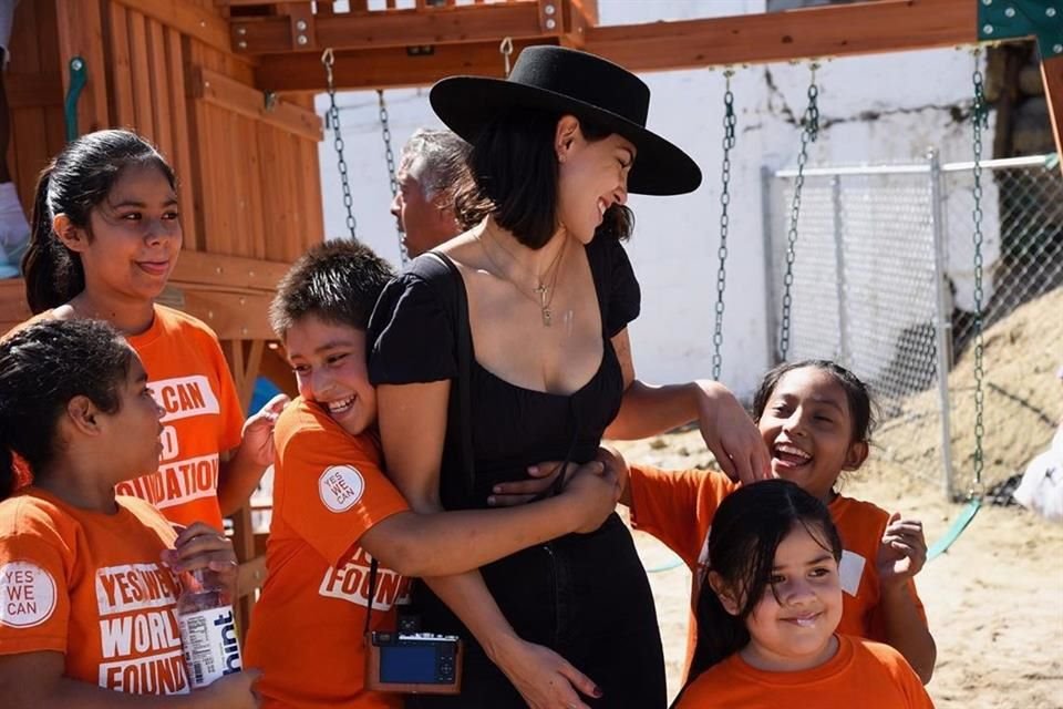 La actriz convivió con niños en Tijuana, Baja California.