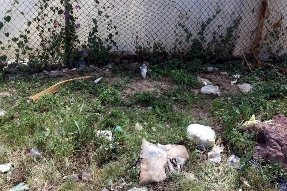 Alrededor de las 8:50 horas, vecinos descubrieron el bulto en el terreno, ubicado en la esquina de Otoño y Azucenas.