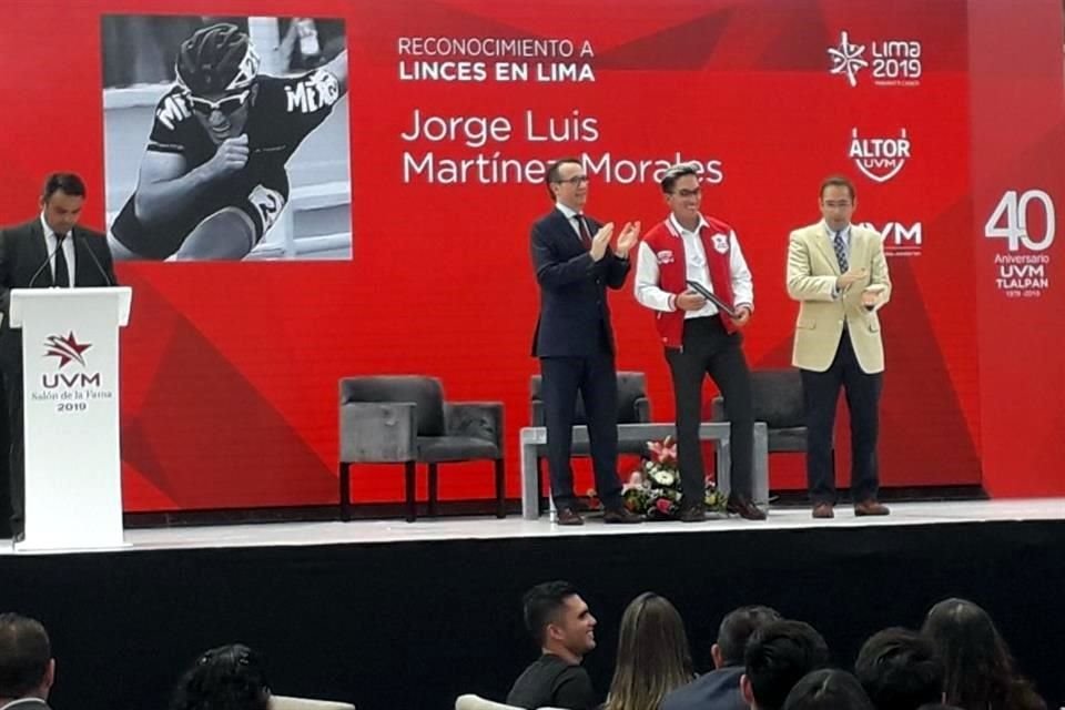 Jorge Martínez Morales, egresado de Negocios Internacionales y representante de patinaje de velocidad, fue uno de los galardonados por su participación en los Juegos Panamericanos de Lima.