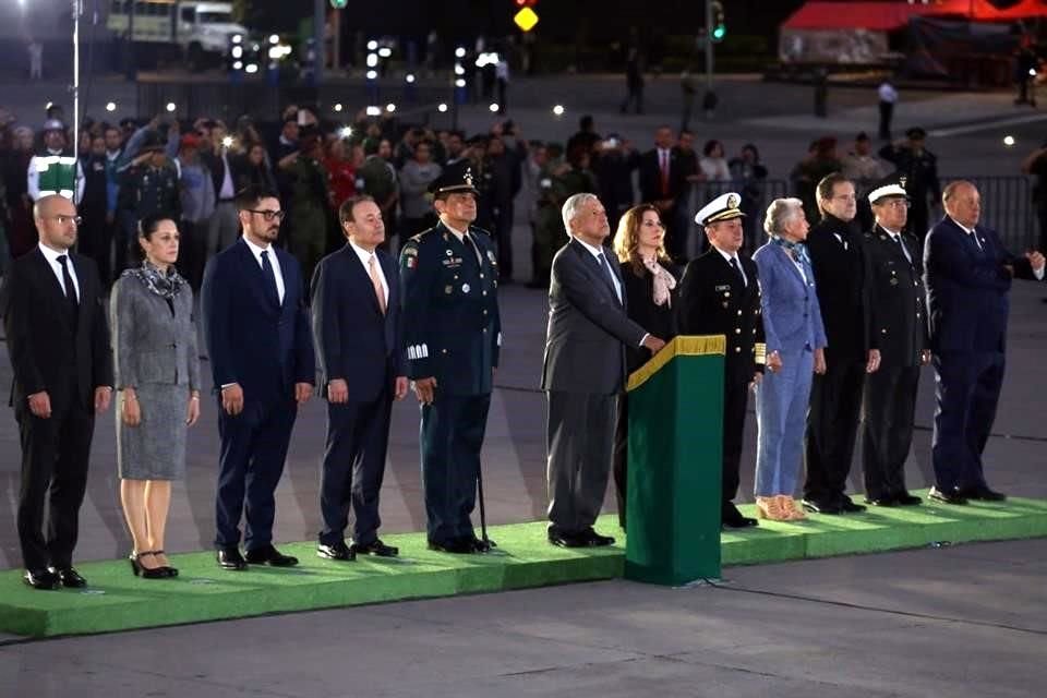 A la ceremonia encabezada por el Presidente López Obrador asistieron miembros del Gabinete federal y autoridades de la Ciudad de México.