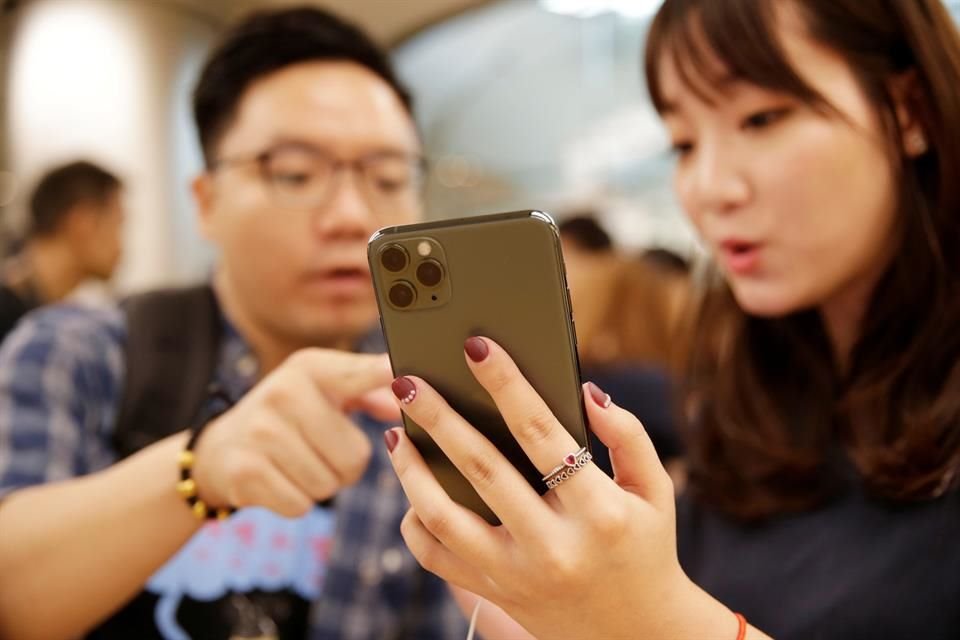 Apple aún se enfrenta en China a dificultades contra marcas locales como Huawei y Xiaomi.