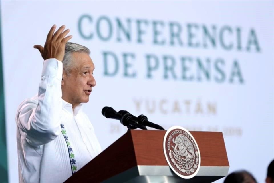 'Es que tengo otra información', dijo López Obrador en su rueda de prensa realizada en la Base Militar Aérea de esta ciudad.