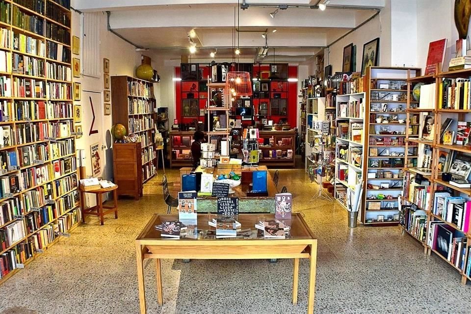 En la Ciudad, participan en el festejo librerías como La Oficina del Libro, Cafeleería, El Ermitaño y la Increíble Librería (en la imagen).