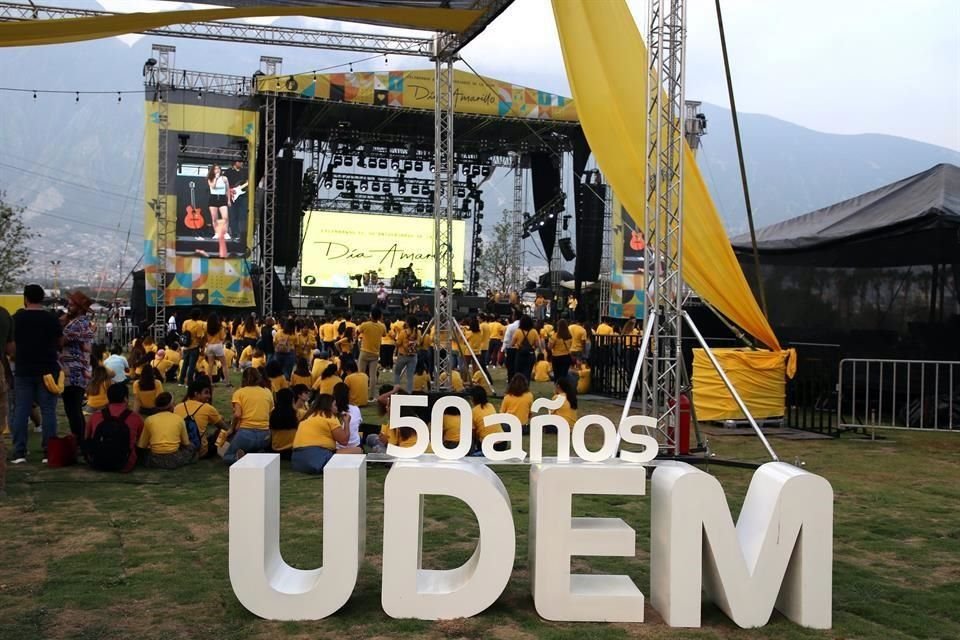 El show organizado por FEUDEM (Federación de Estudiantes de la UDEM) tuvo lugar en el nuevo espacio de convivencia del campus: El Solar.