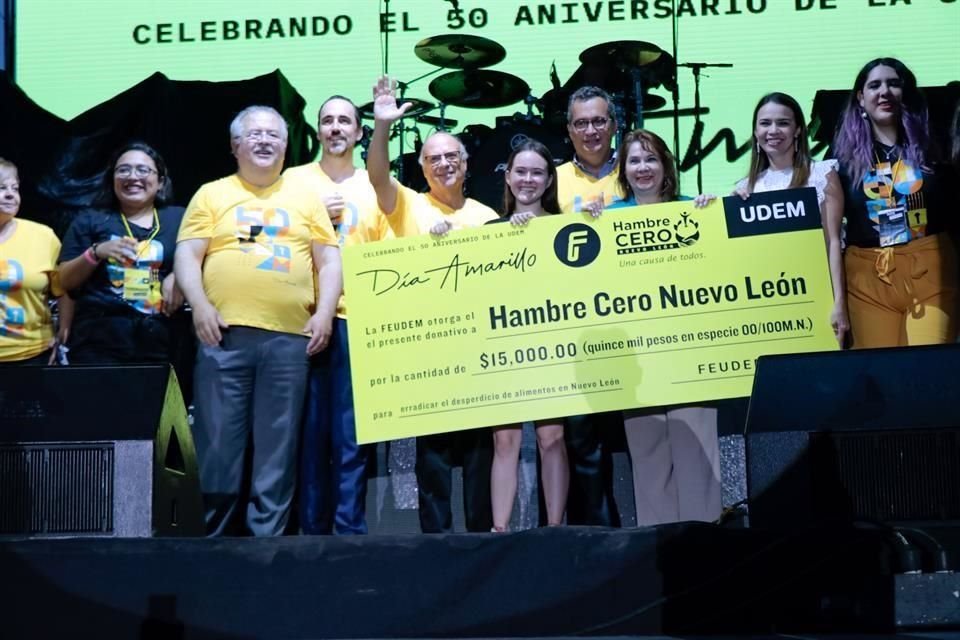 El concierto, efectuado dentro del marco del 50 aniversario de la institución académica, tuvo su fin benéfico al apoyó al programa Hambre Cero Nuevo León con un donativo.