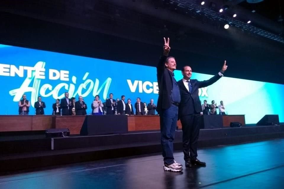 El ex Presidente Vicente Fox reapareció en los trabajos de la Asamblea Nacional del PAN; permanecía apartado del partido desde 2007.