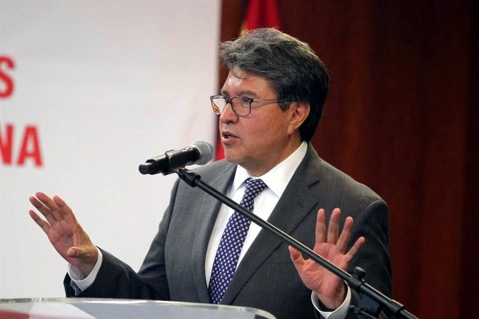 El senador por Morena, Ricardo Monreal, pidió retrasar la entrada en vigor de la Ley del outsourcing.