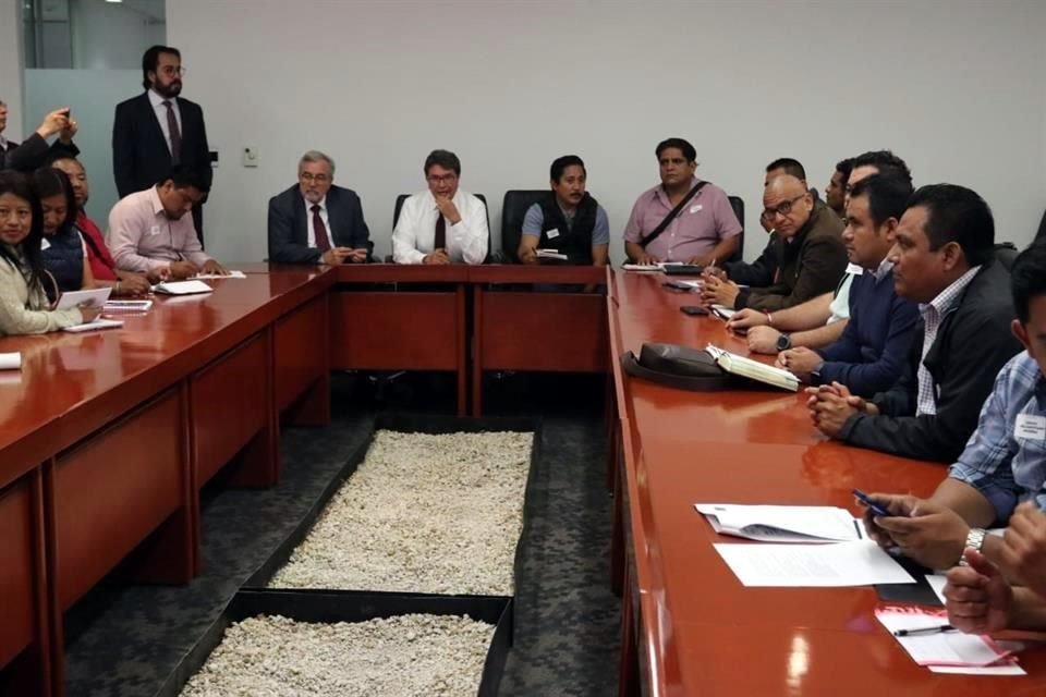 La reunión de dirigentes de la CNTE con senadores fue en privado.