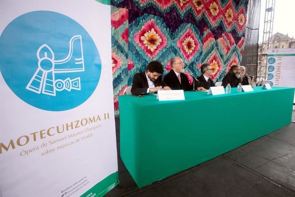 El compositor y violinista Samuel Máynez Champion anunció la escenificación en el Zócalo de la Ciudad de México.