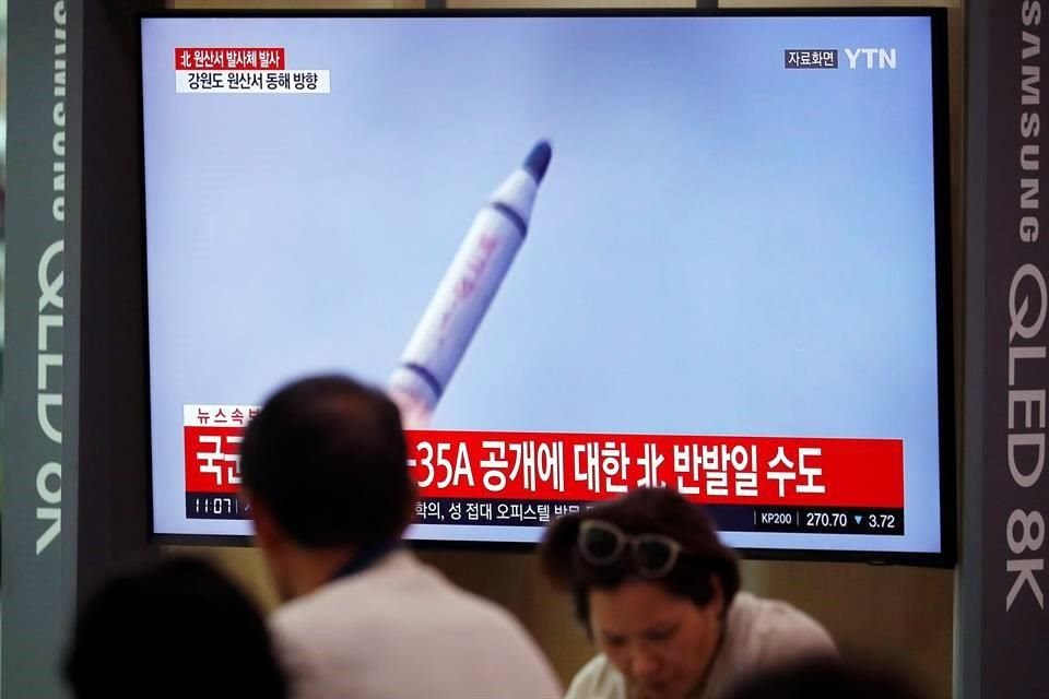 Norcorea probó un nuevo misil diseñado para ser lanzado desde submarinos apenas un día después de anunciar el reinicio del diálogo con EU.