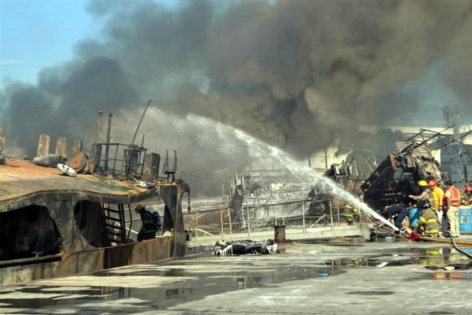 El siniestro del barco habría ocasionado la evacuación de 700 trabajadores.