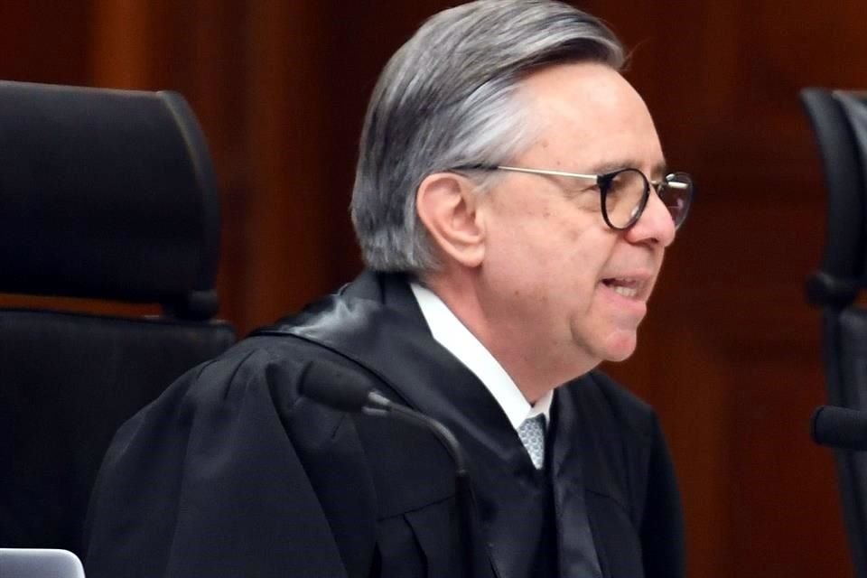 La renuncia se da tras otorgar una suspensión al Gobernador de Nuevo León.